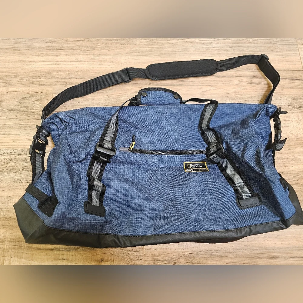 NWOT Eagle Creek National Geographic Adventure Duffel 60l Bag, Cosmic Blue